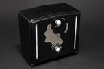 Stewart Warner ”Lady’s Head” Radio R108X in Black + Silver